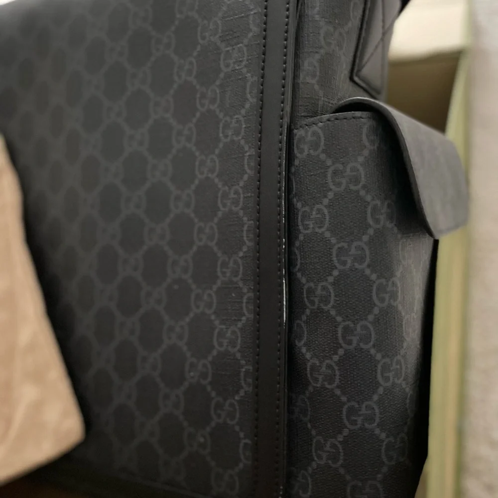 GUCCI GG Supreme Monogram Web Leather Adjustable Messenger Diaper Bag Black Red - Picture 8 of 10